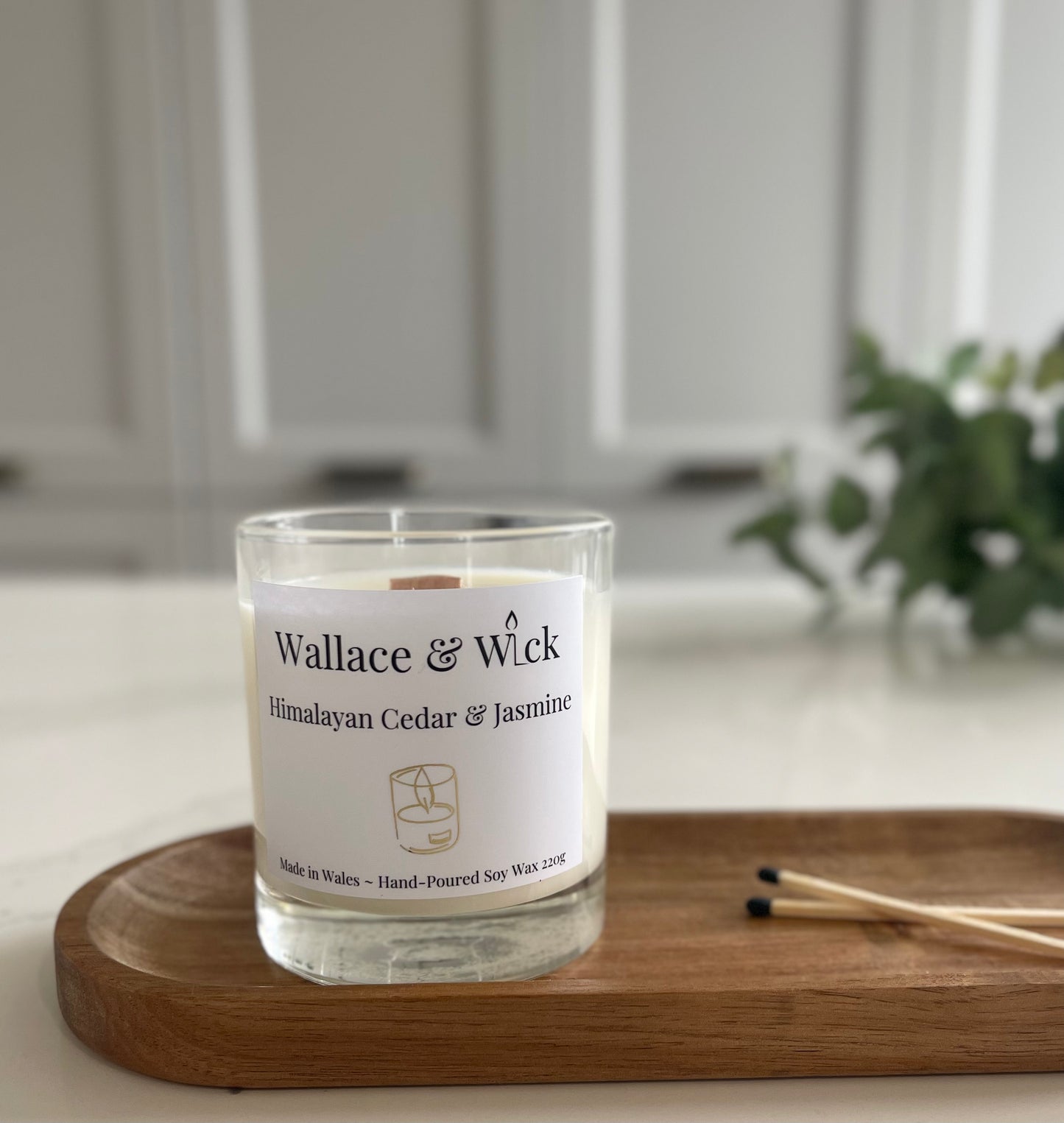 Himalayan Cedar & Jasmine Scented Wood Wick Candle